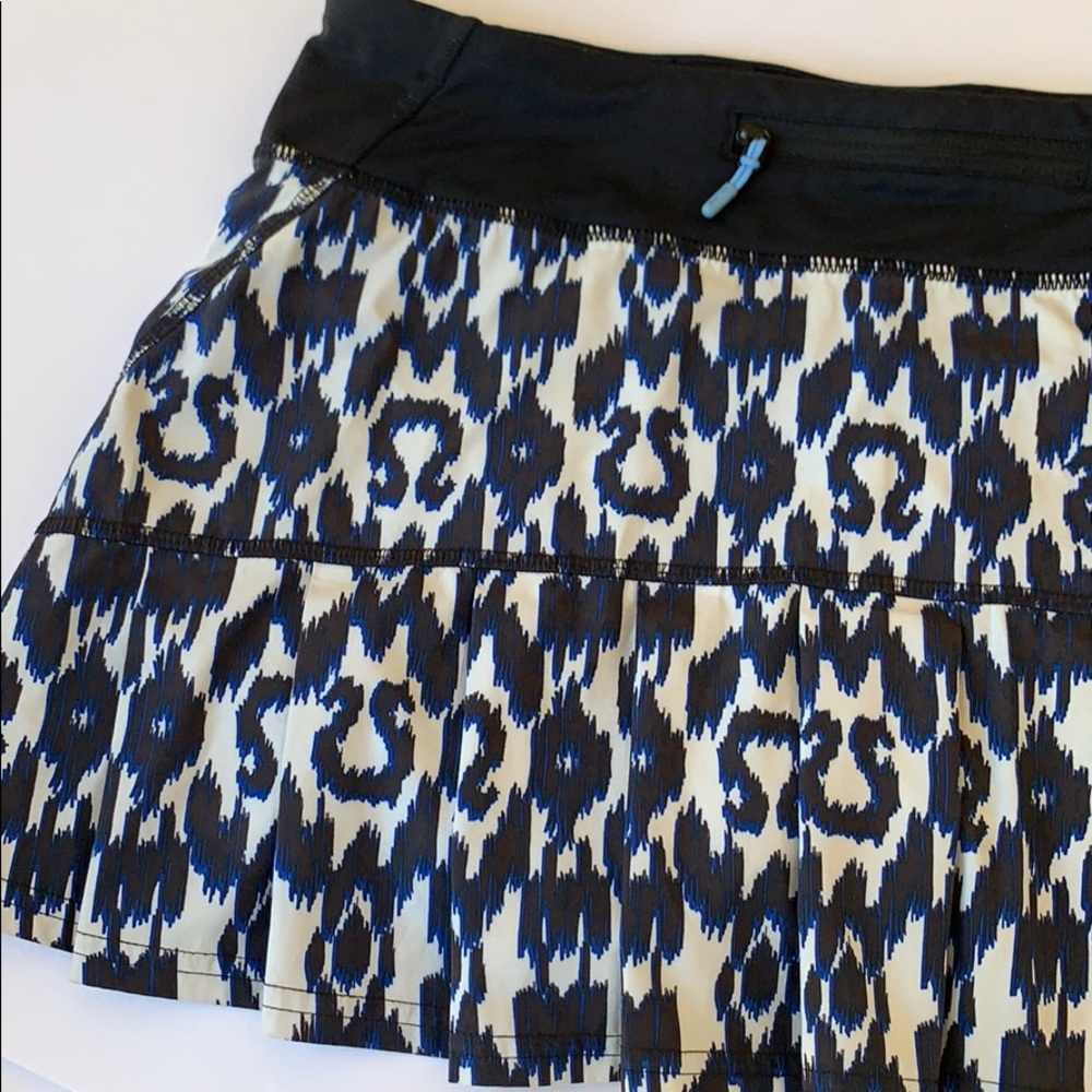 Lululemon blue and white ikat print Speed skirt 8